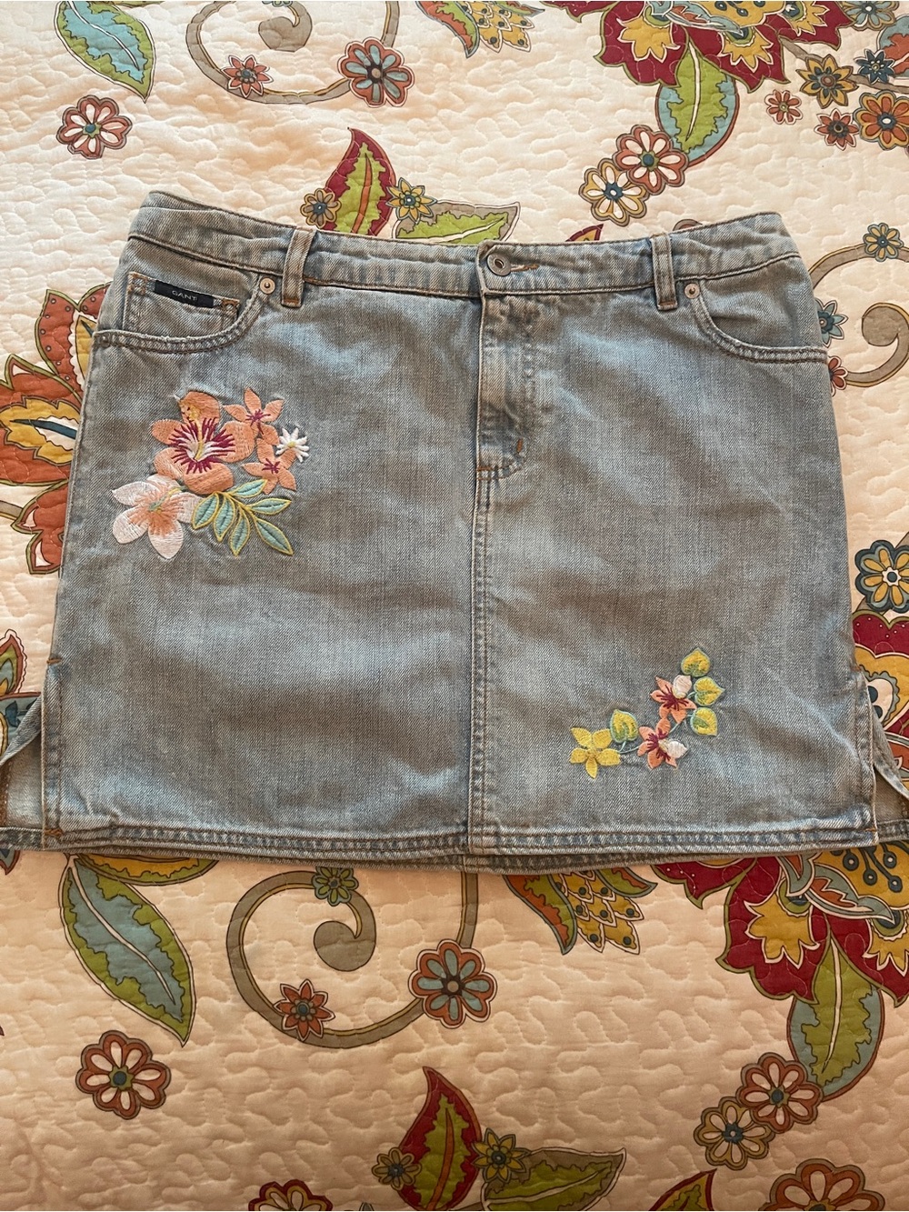 NWT GANT University Embroidered Denim Skirt in sz 40